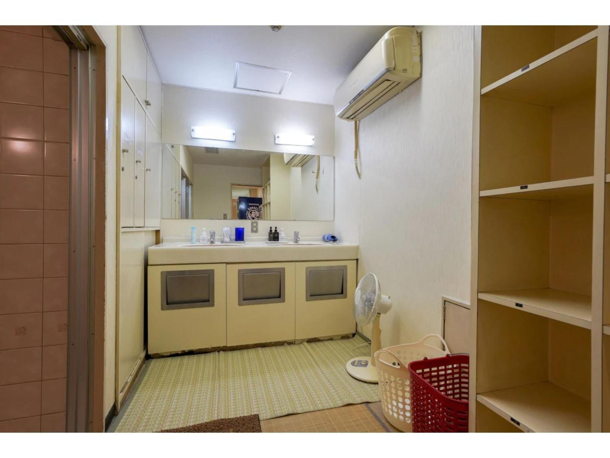 Male Only Capsule Inn Hamamatsucho - Vacation Stay 68799V Tokyo Eksteriør bilde
